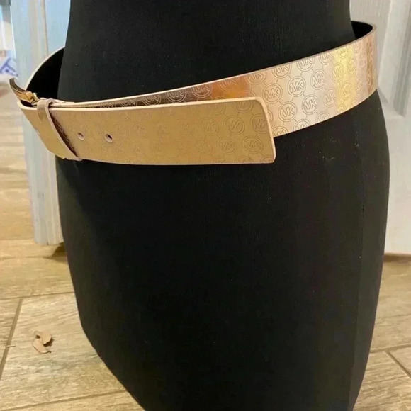 Michael Kors Womens Rose Gold Logo Belt - Picture 4 of 7